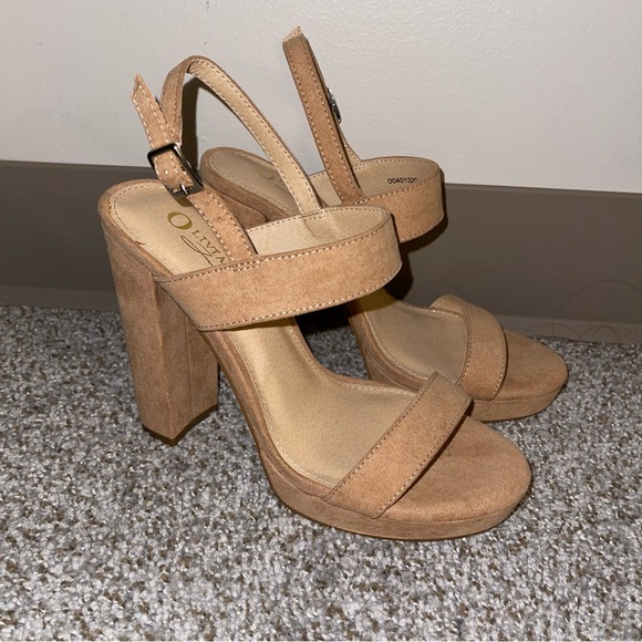 Nude block heels size 7.5womens - Picture 2 of 6
